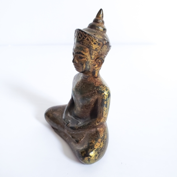 Seated Crowned Buddha in Meditation Decor